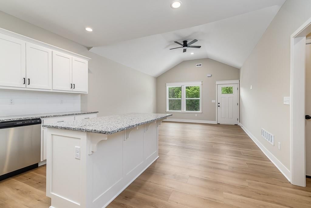 25512 Metro Avenue — photo 9
