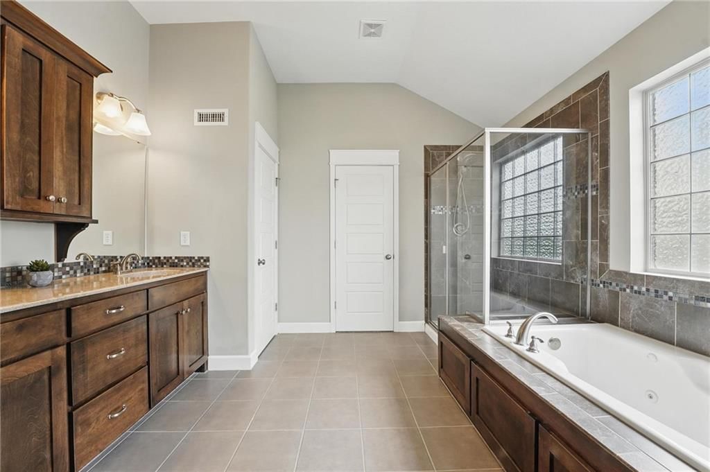 10553 N Randolph Avenue — photo 29