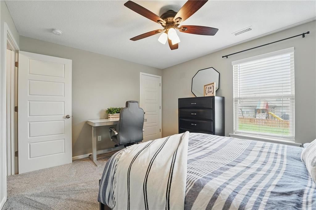 10553 N Randolph Avenue — photo 37