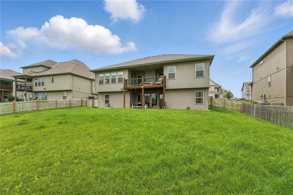 10553 N Randolph Avenue — photo 46