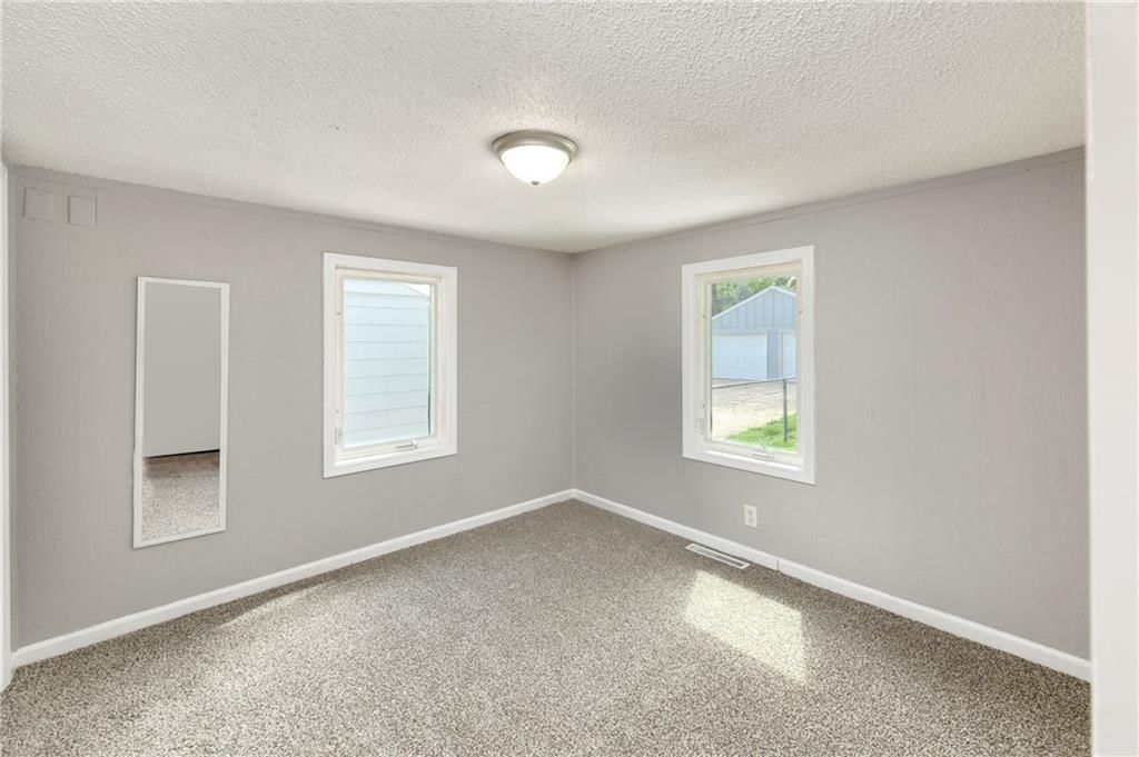 411 SW 9th Street — photo 17