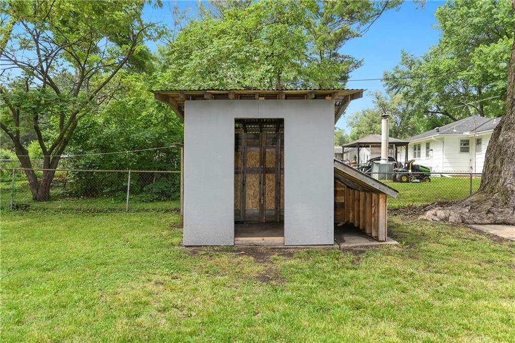 411 SW 9th Street — photo 28