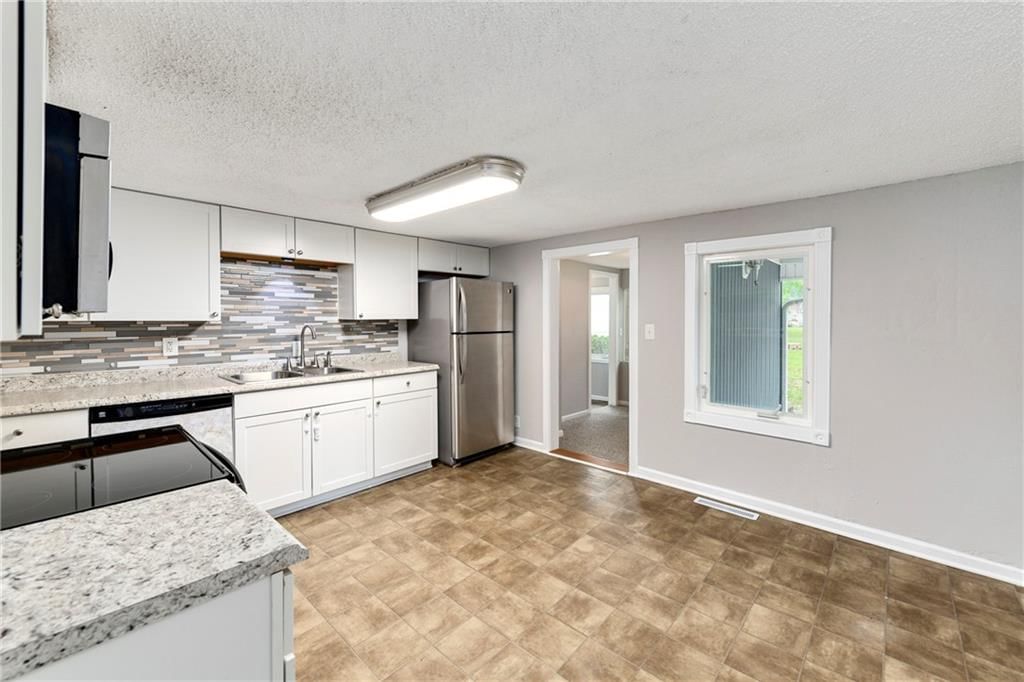 411 SW 9th Street — photo 9
