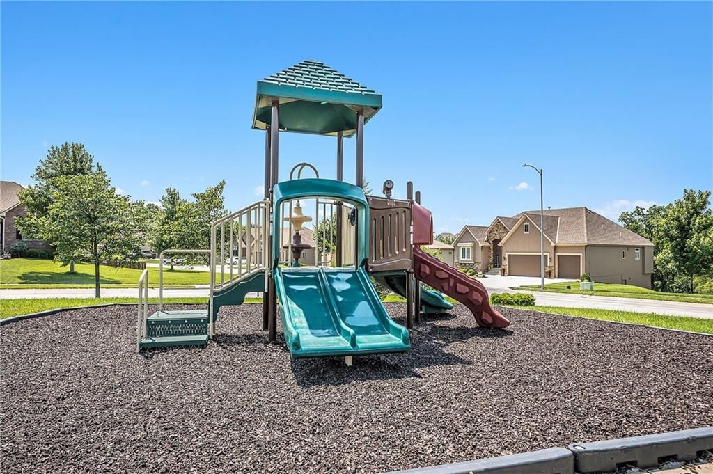 4512 NE Parks Summit Terrace — photo 36