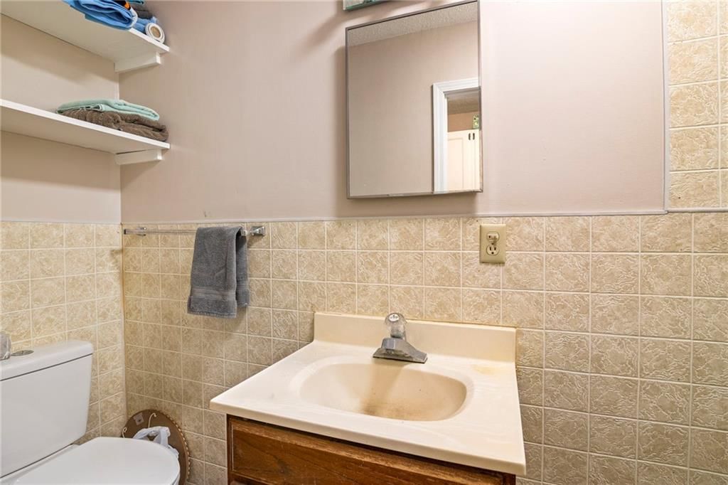 302 W 4th Street — photo 17