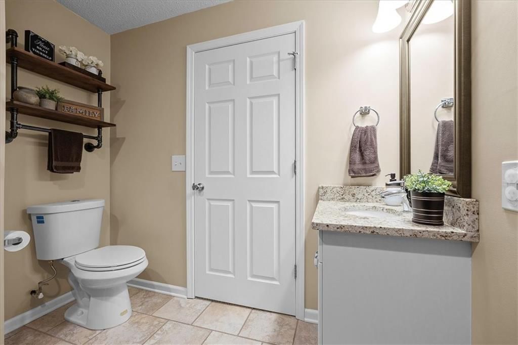 616 NE Topaz Drive — photo 21