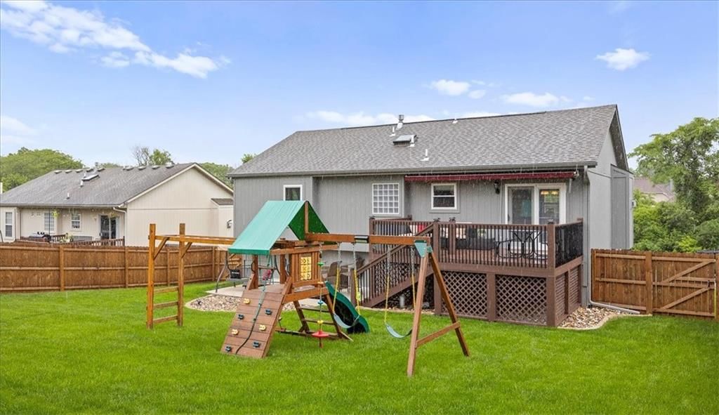 616 NE Topaz Drive — photo 24
