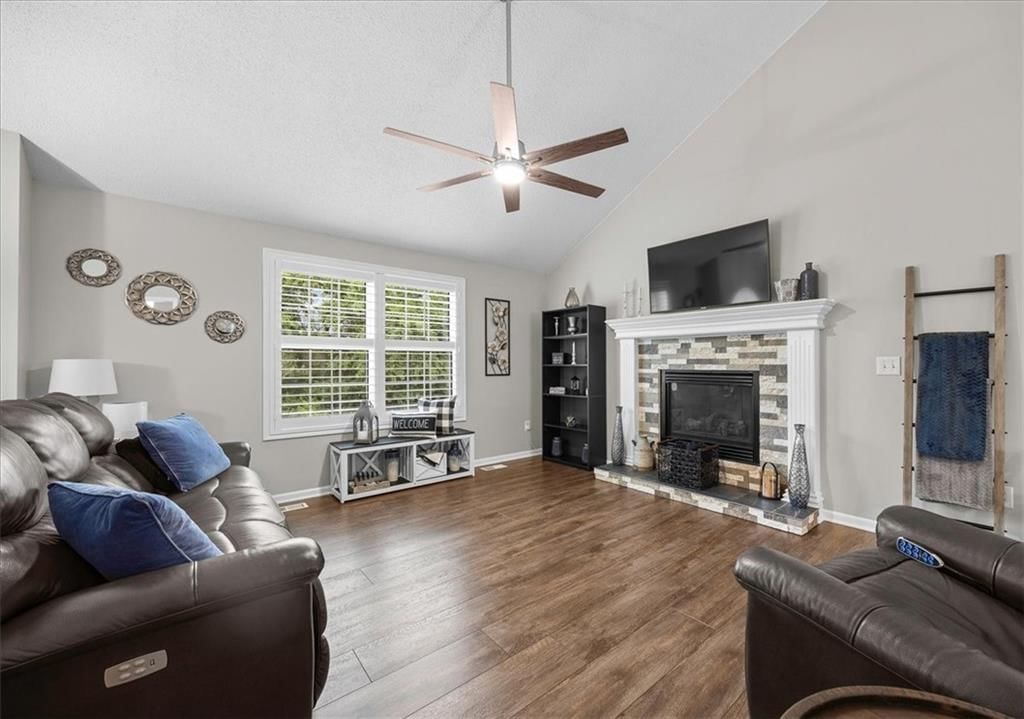 616 NE Topaz Drive — photo 5