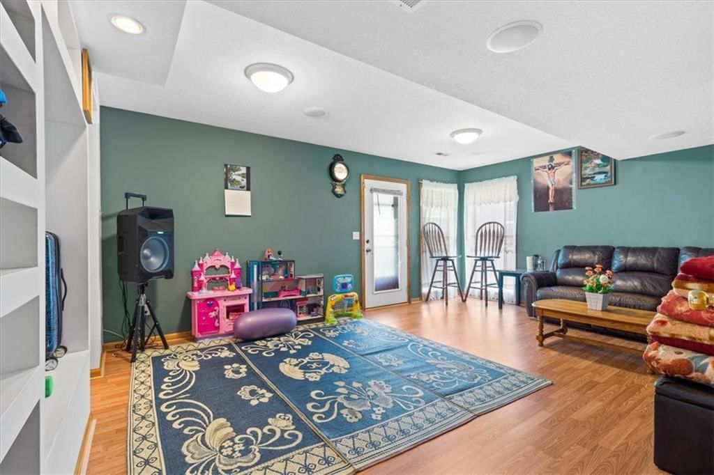 10926 Rowland Avenue — photo 21