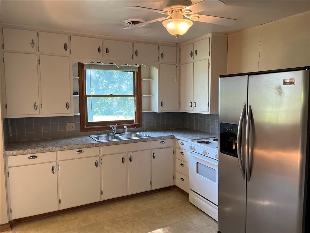 834 N Poplar Street — photo 5