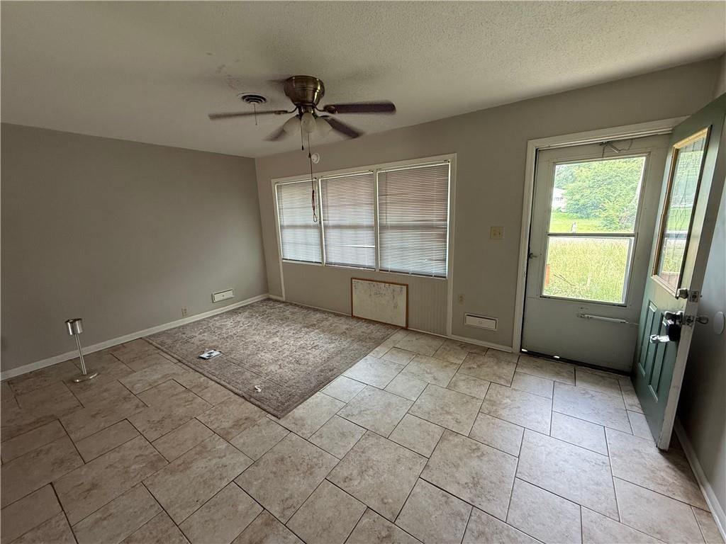10712 Cambridge Avenue — photo 9