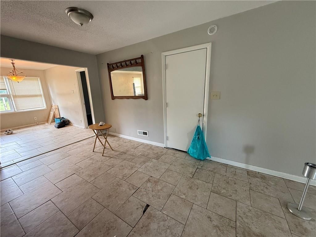 10712 Cambridge Avenue — photo 10