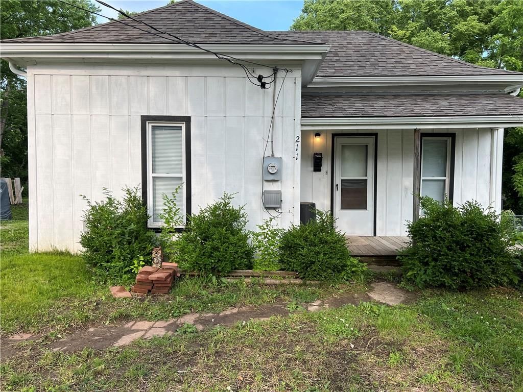 211 Suddarth Street — photo 2