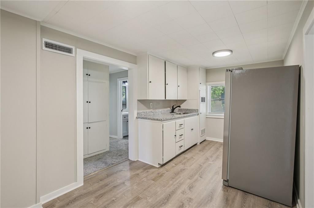 824 S Oak Street — photo 10