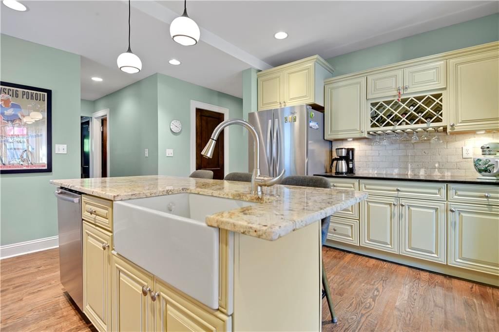 5516 Wyandotte Street — photo 20