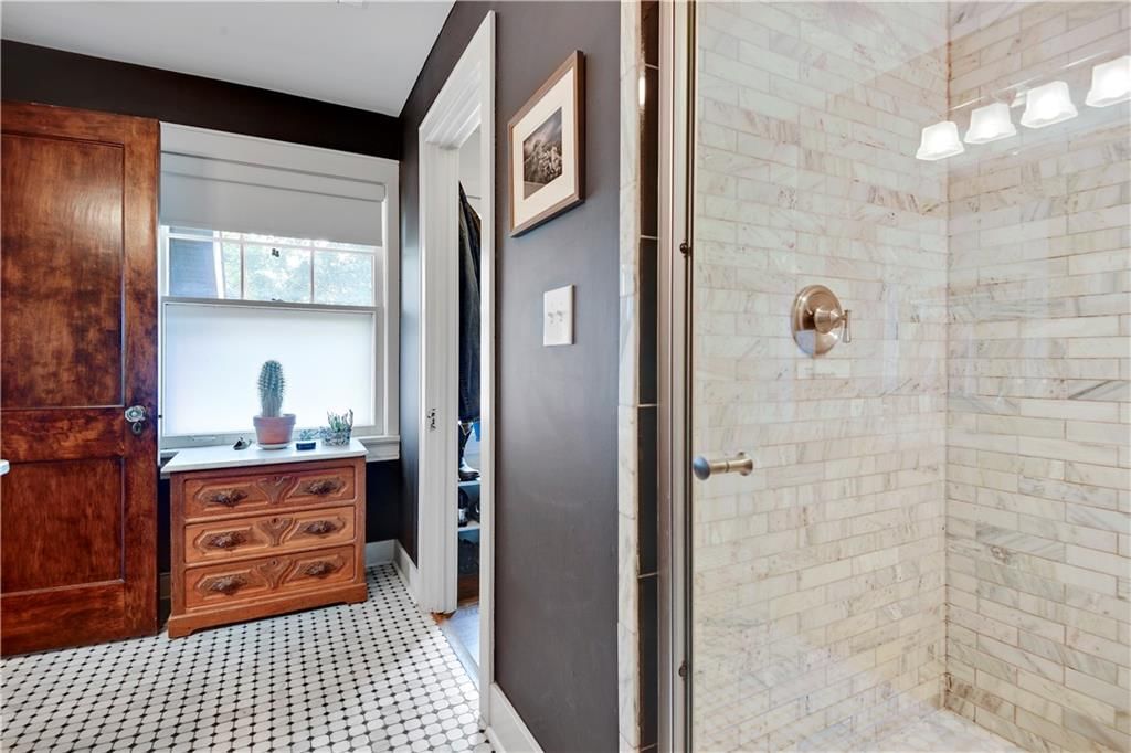 5516 Wyandotte Street — photo 32
