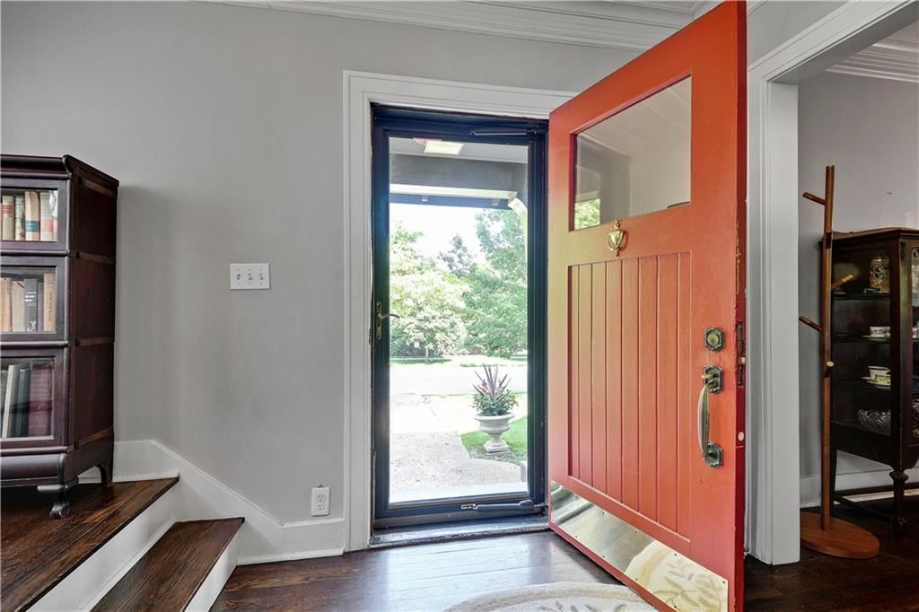 5516 Wyandotte Street — photo 6