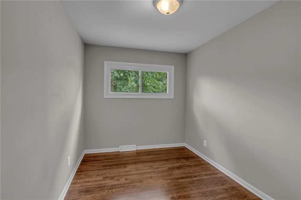 13133 Sycamore Avenue — photo 17