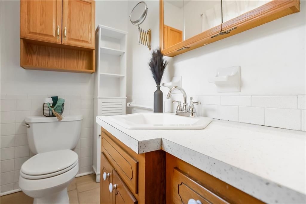 13408 Winchester Avenue — photo 17