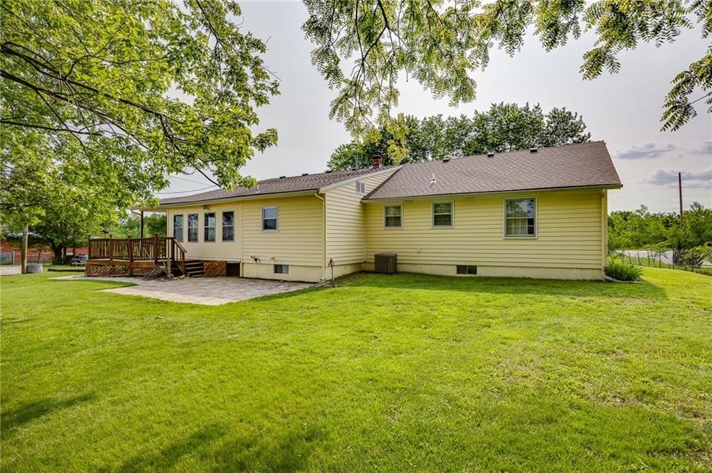 1110 E 1600 Road — photo 34