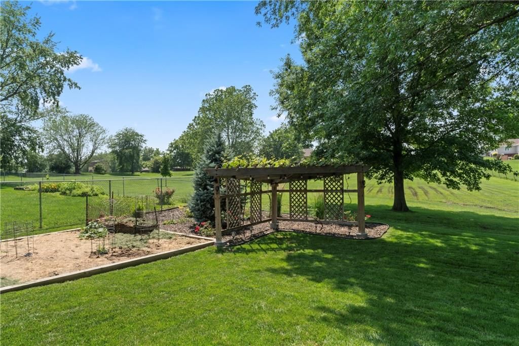 1710 Sunset Drive — photo 42