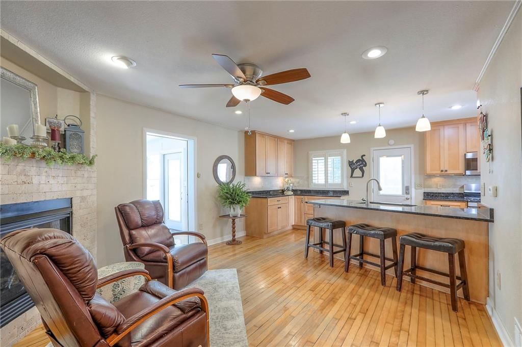 115 NE Green Street — photo 13