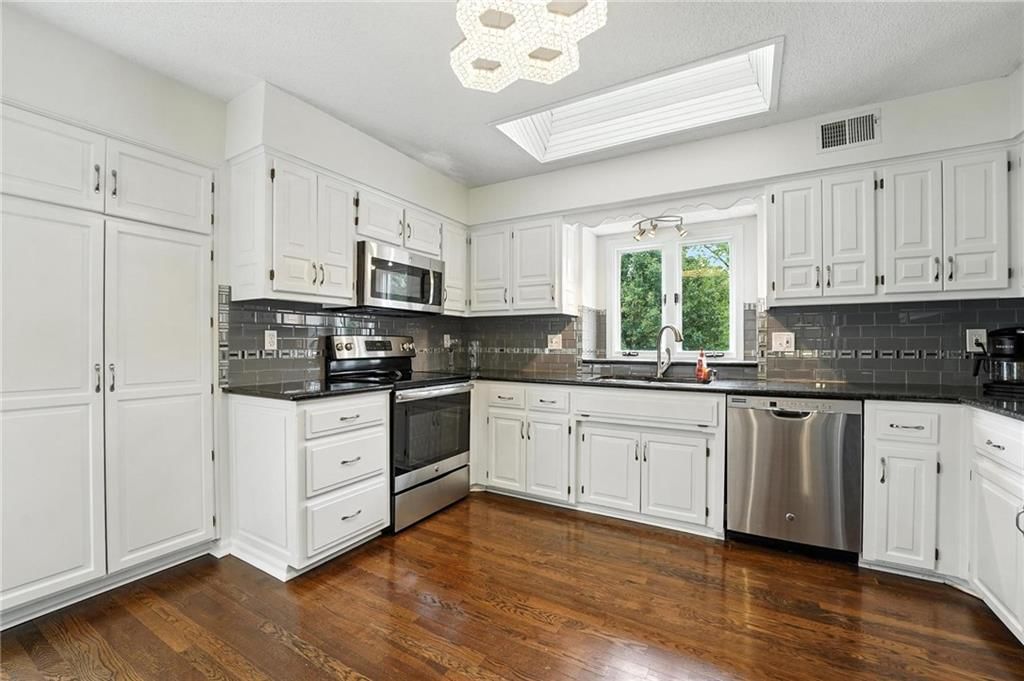 3437 N Wabash Avenue — photo 11