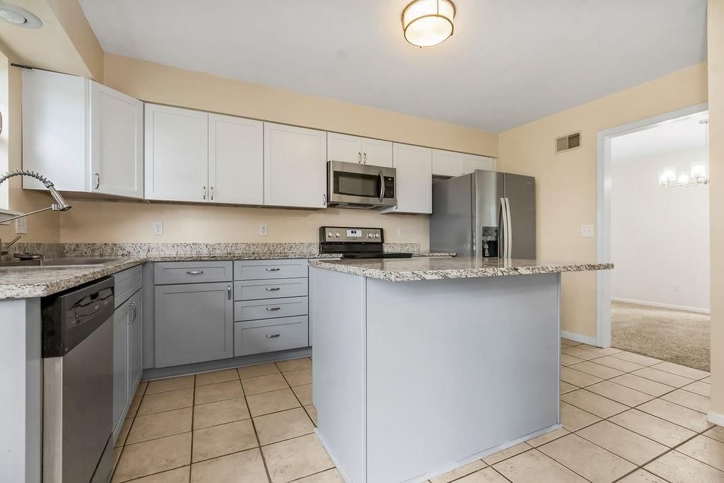 Photo 11 of 30 - 20806 W 63rd Terrace