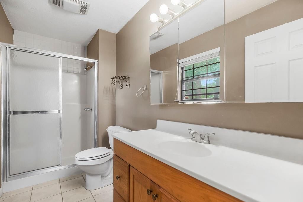 Photo 12 of 30 - 20806 W 63rd Terrace