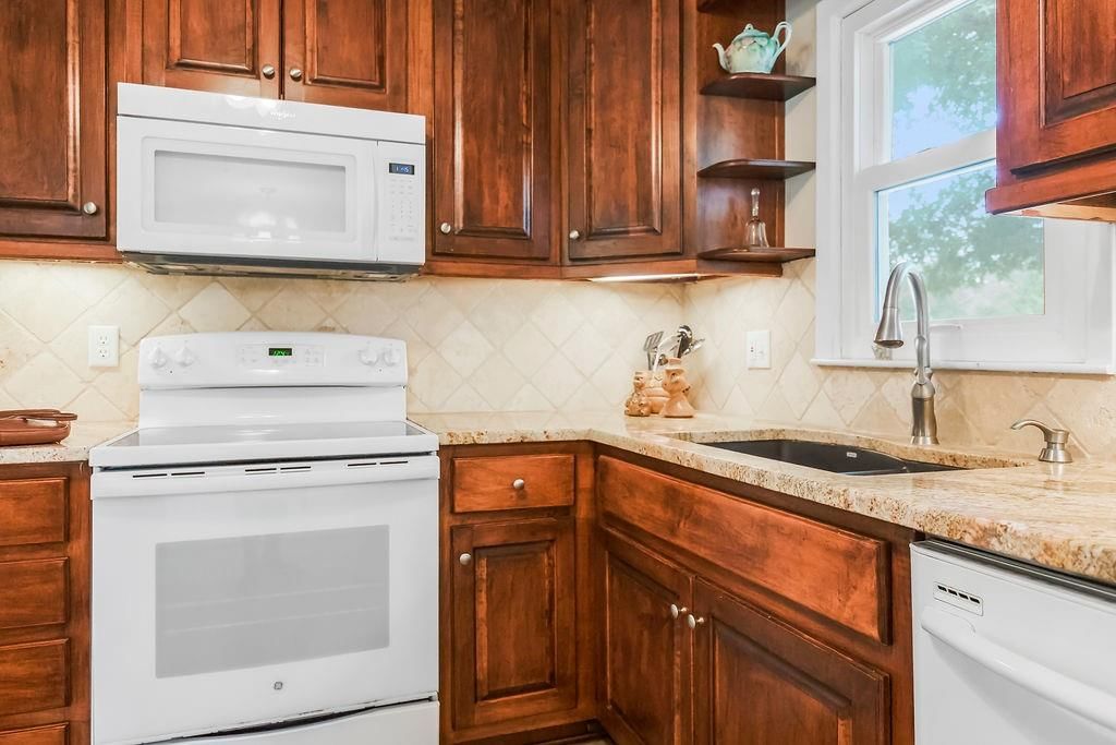 1310 N Leeview Circle — photo 12