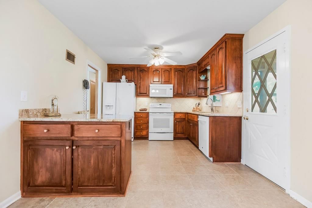 1310 N Leeview Circle — photo 10