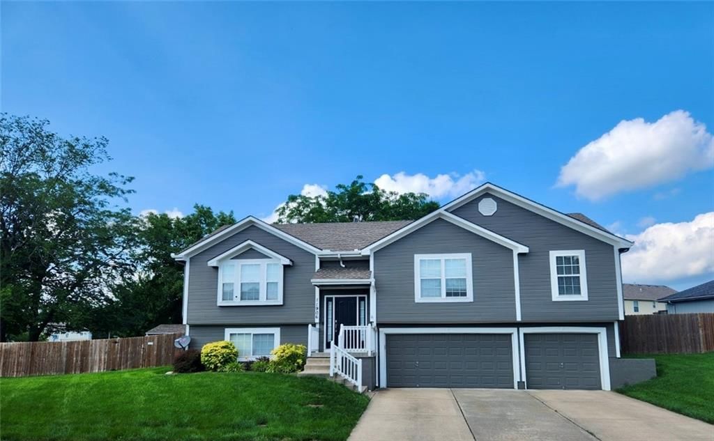 11906 White Oak Street, Peculiar, MO