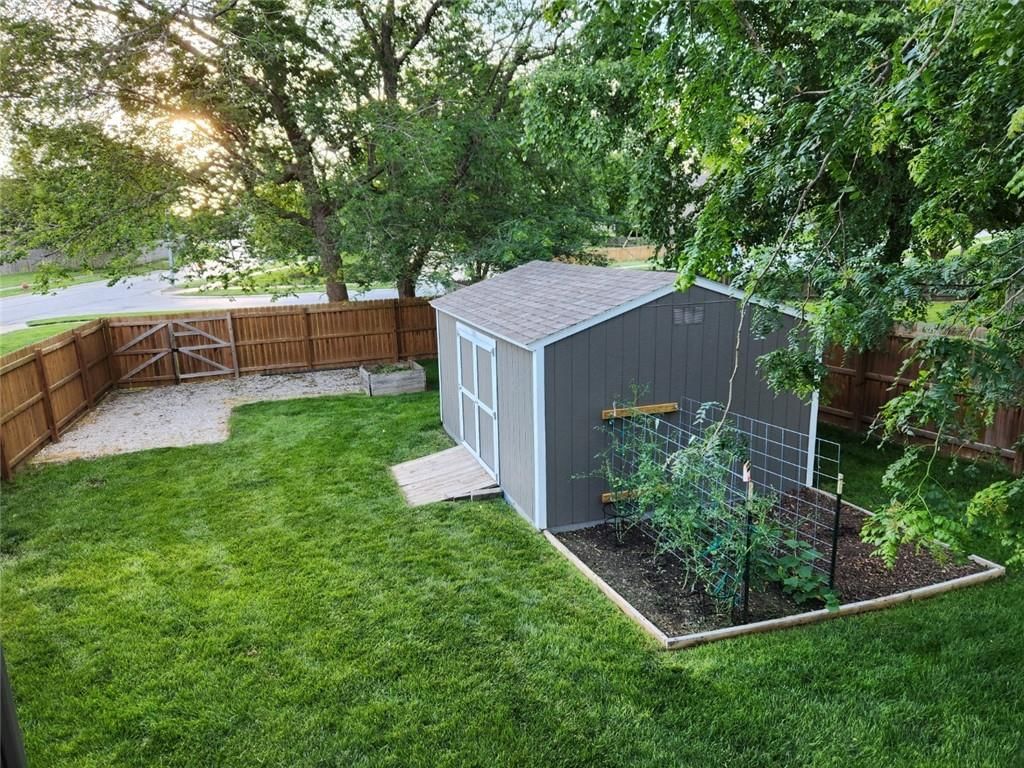 11906 White Oak Street — photo 3