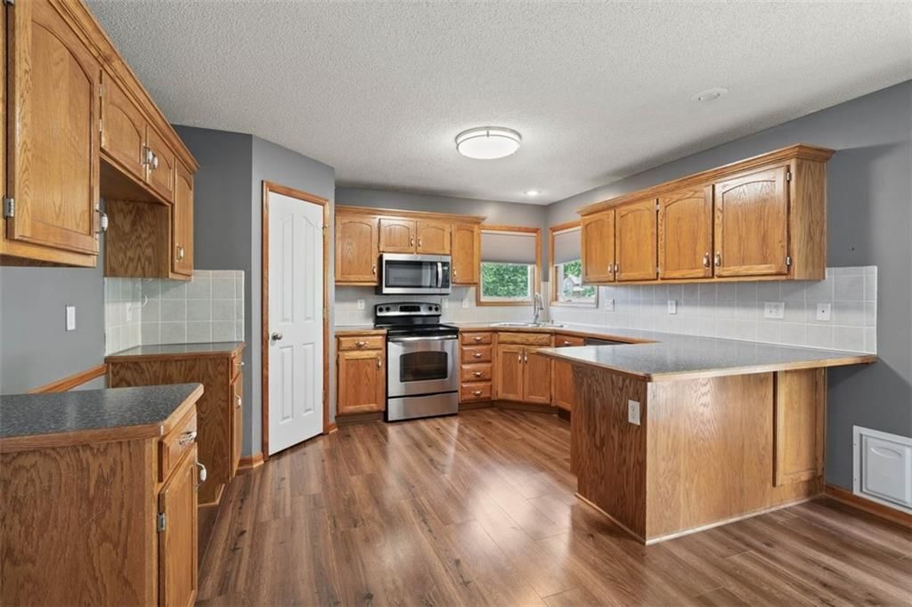 11906 White Oak Street — photo 10