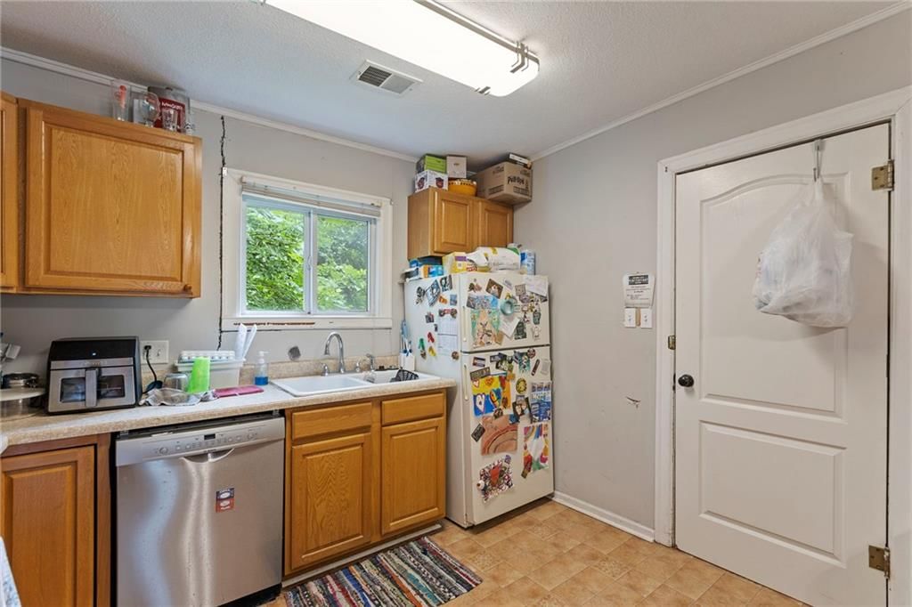 120 S Pine Street — photo 11