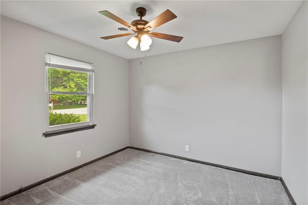 2207 N 154th Terrace — photo 31