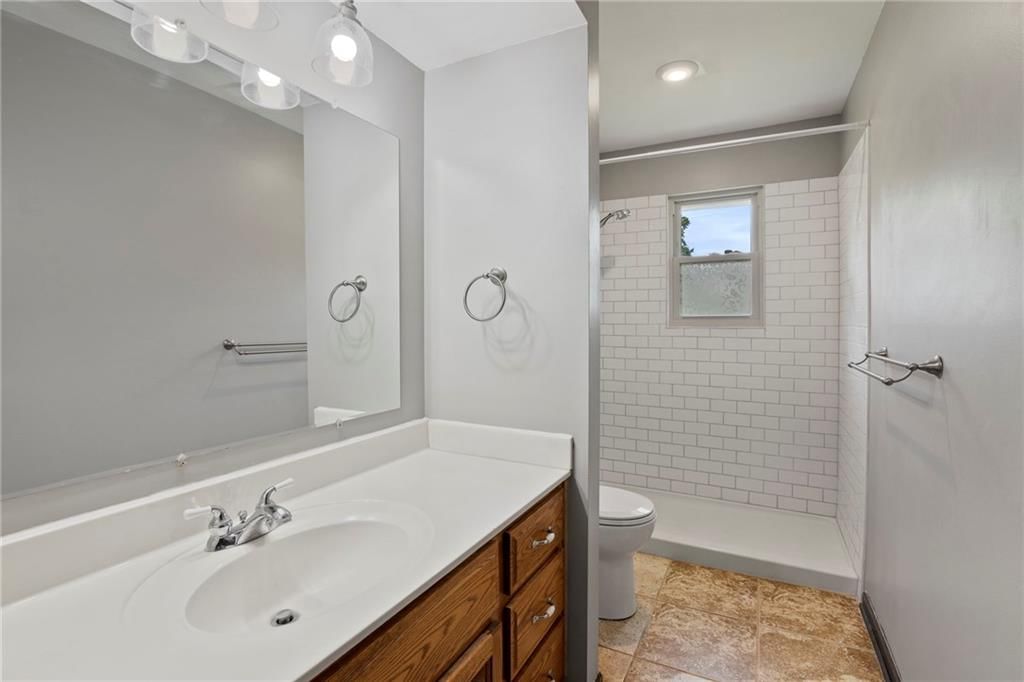 2207 N 154th Terrace — photo 33