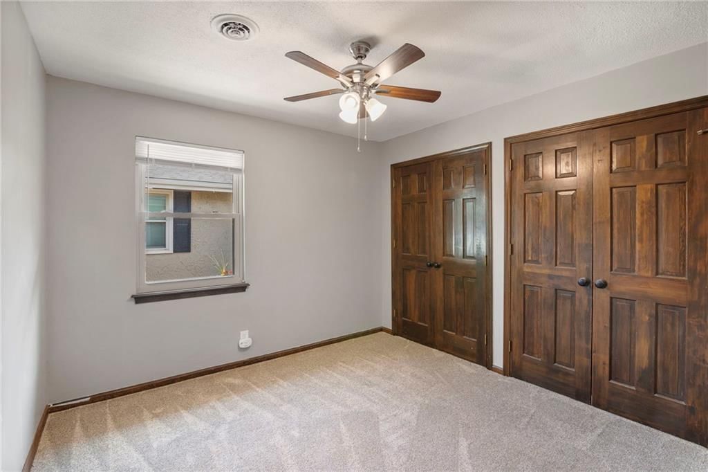 2207 N 154th Terrace — photo 34