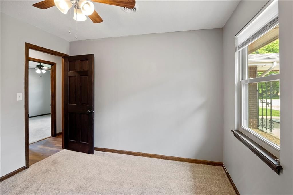 2207 N 154th Terrace — photo 35