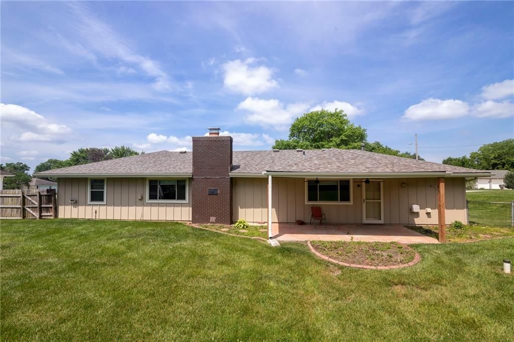 2207 N 154th Terrace — photo 43