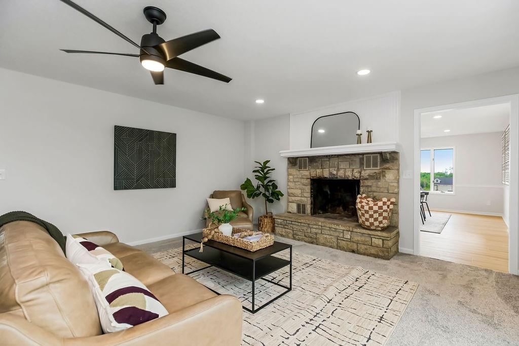 639 S Commercial Avenue — photo 11