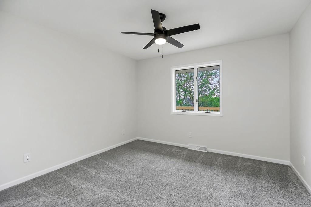 639 S Commercial Avenue — photo 13
