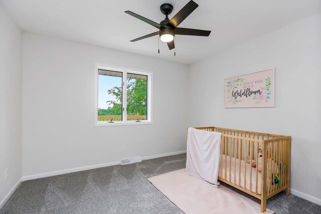 639 S Commercial Avenue — photo 14
