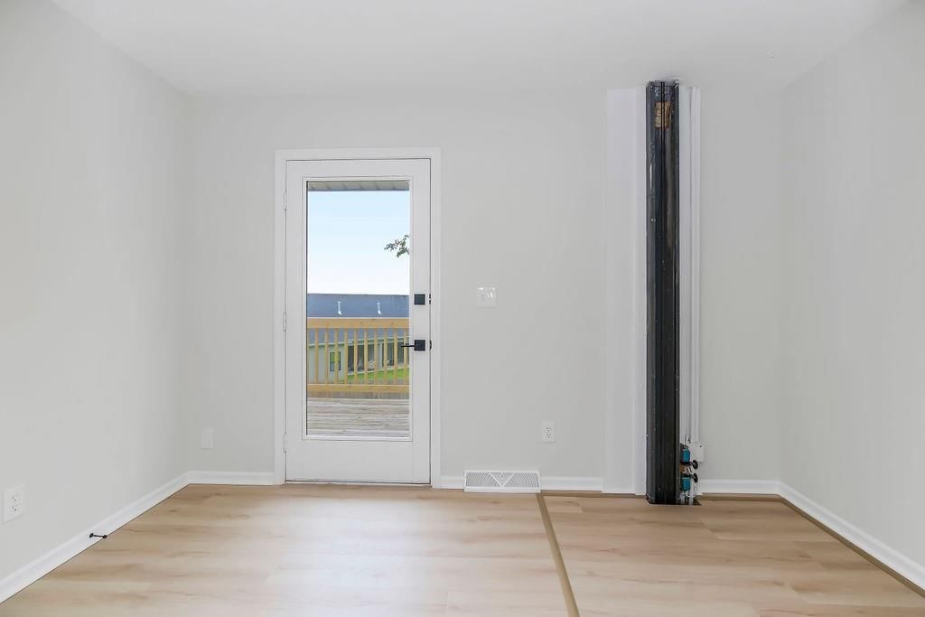 639 S Commercial Avenue — photo 17