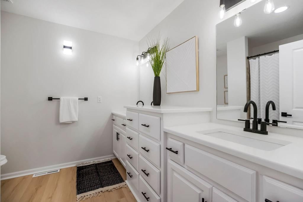639 S Commercial Avenue — photo 18
