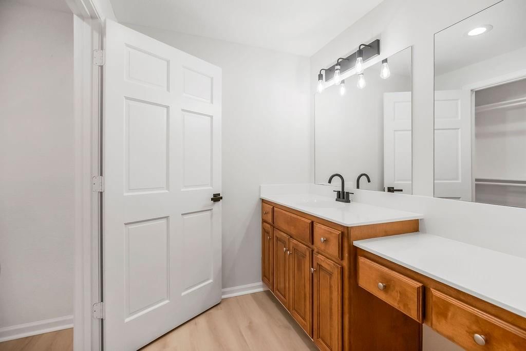 639 S Commercial Avenue — photo 26