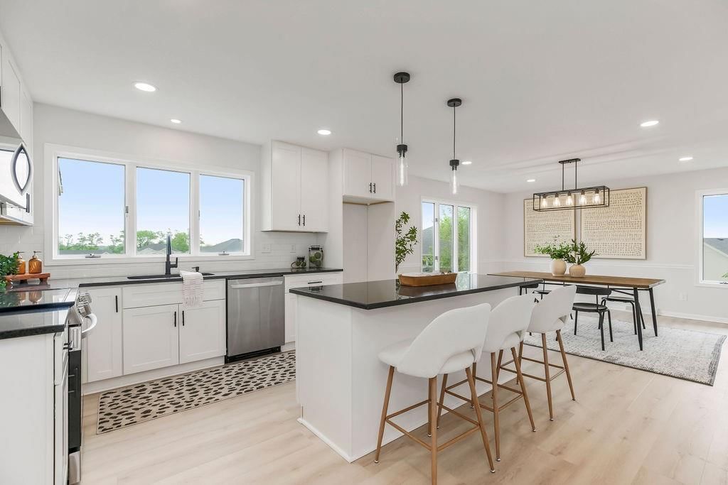 639 S Commercial Avenue — photo 5