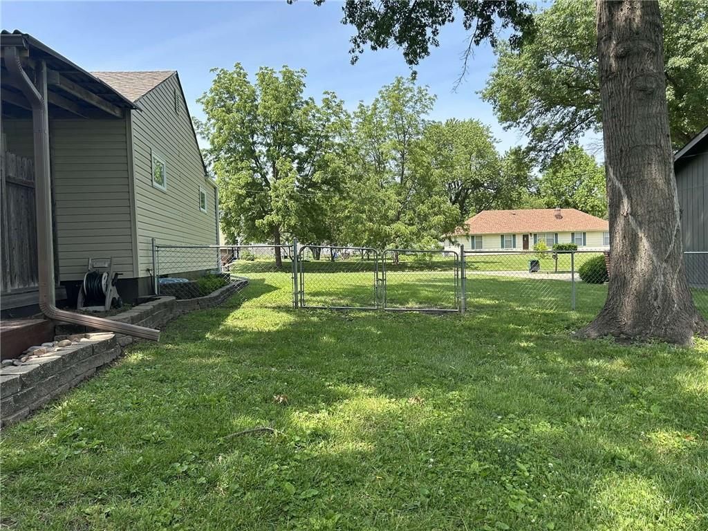 241 E South Street — photo 36