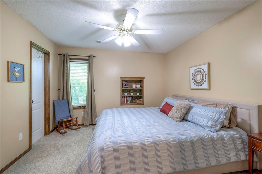 8355 Hallet Street — photo 33