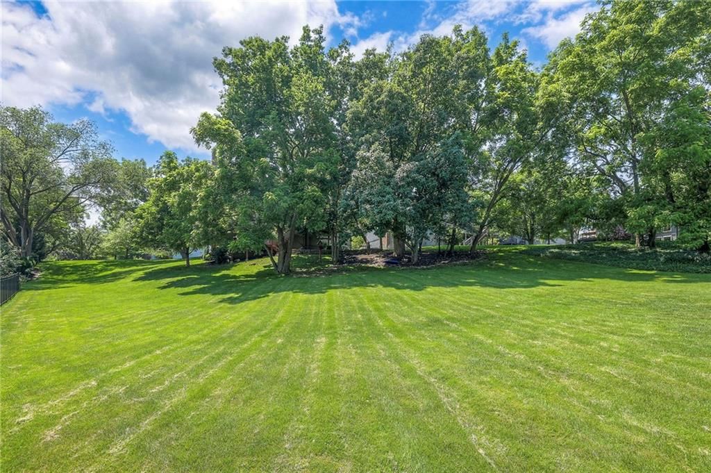 8355 Hallet Street — photo 47